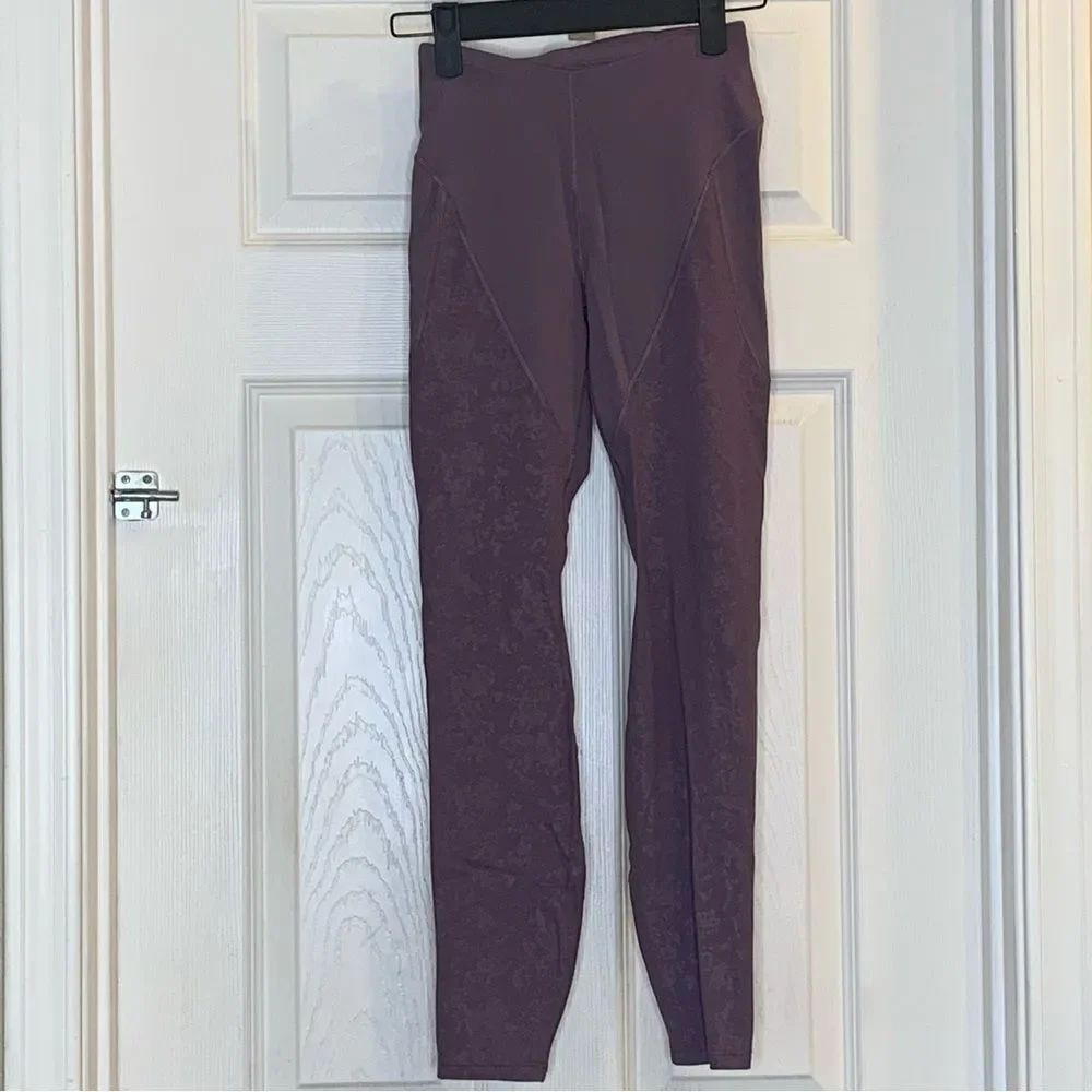 Lululemon lab Embossed Nulu Yoga Tight 25" Tracer Print Dusty Amethyst Multi